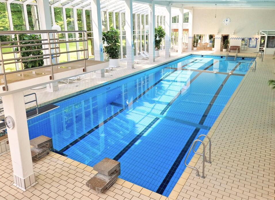 Blick in das NetteBad. Schwimmbecken indoor