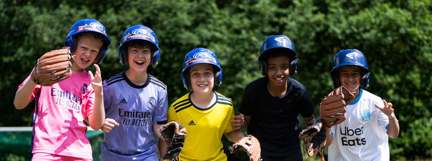Jungen in Baseball Dress-Gruppenbild