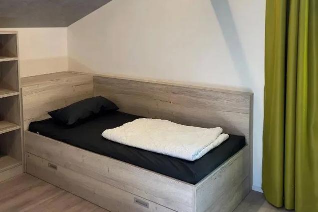 Einzelbett im Gästehaus